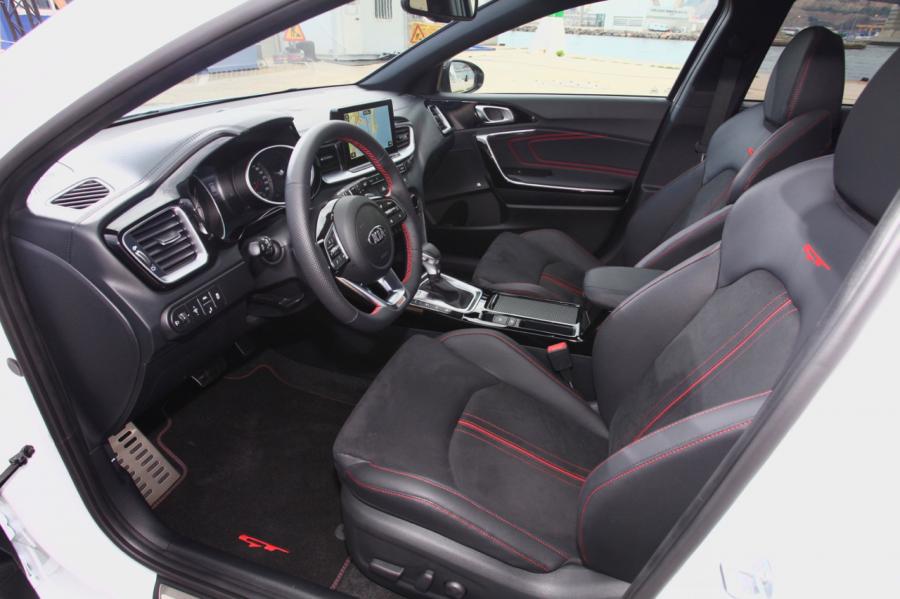 Интерьер Kia Ceed GT 2018 года  (WW) (фото 21 из 51)